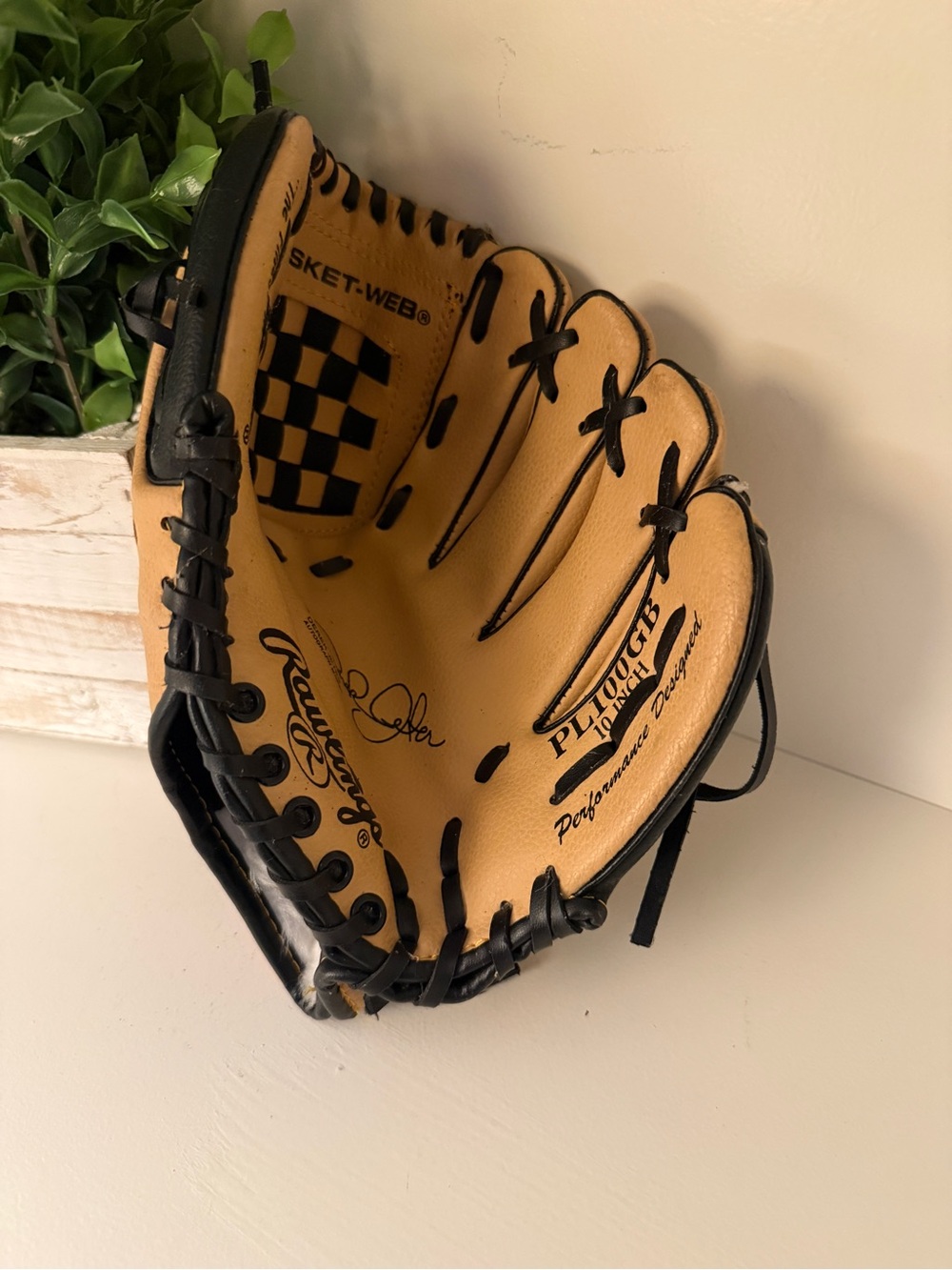Rawlings Derek Jeter PL100GB 10” Youth Baseball Glove RHT Autograph Model